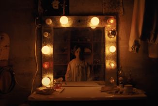 Longlegs: Nejděsivějši film desetiletí? Krimi horor s Nicolasem Cagem v nové upoutávce