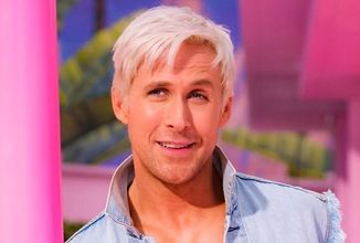 Ryan Gosling jako sexy panák Ken na první fotce k filmu o Barbie