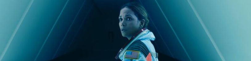 Klip ze začátku sci-fi Moonfall indikuje, že za pádem Měsíce na Zemi stojí mimozemšťané